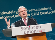 Das Bild zeigt Dr. Reiner Haseloff bei einer Rede auf der 16. Bundesdeligiertenversammlung der Senioren-Union