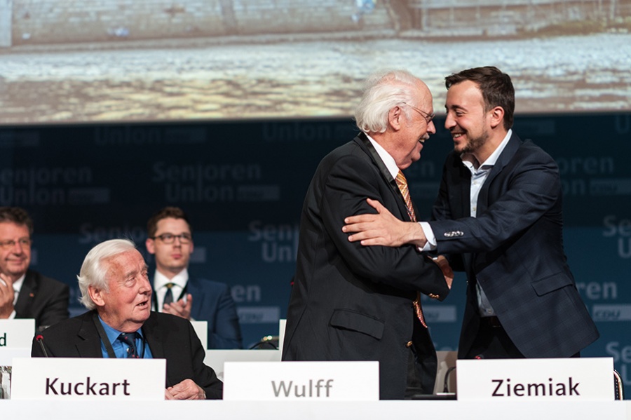 Begrüßung von Paul Ziemiak Prof. Dr. Otto Wulff und Paul Ziemiak (v.l.n.r.)