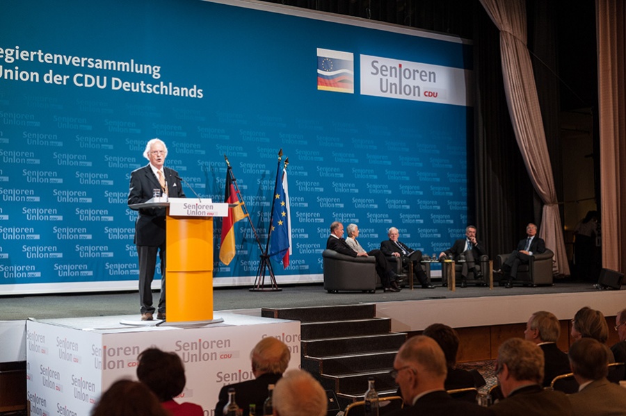 Anmoderation der Podiumsdiskussion zum deutsch-russischen Verhältnis im europäischen Kontext durch Prof. Dr. Otto Wulff