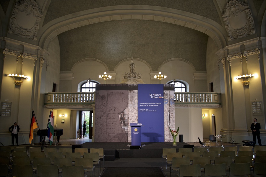 Verleihung der „Goldenen Medaille"