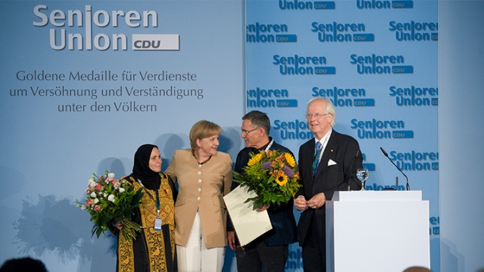 Verleihung der goldenen Medaille für Völkerverständigung und Versöhnung 2010