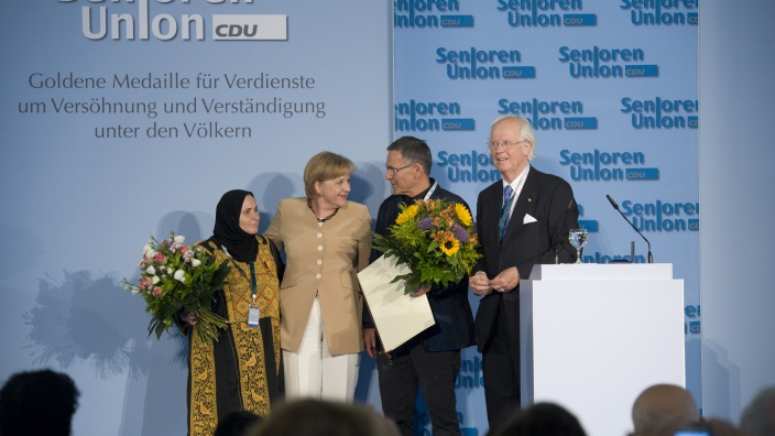 Verleihung der „Goldenen Medaille"