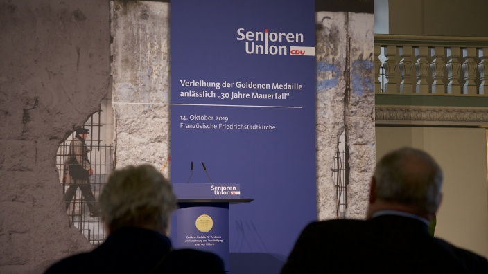 Verleihung der „Goldenen Medaille"