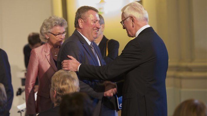 Verleihung der „Goldenen Medaille"